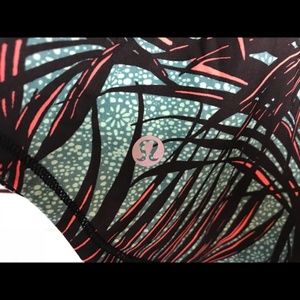 lululemon athletica Tops - Lululemon Palm Lace Tofino Sculpt Tank, Size 12 lululemon athletica Tops - Lululemon Palm Lace Tofino Sculpt Tank, Size 12